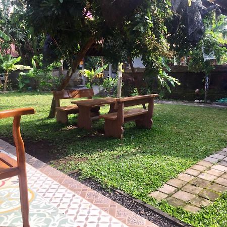 Raditya Homestay Mambat エクステリア 写真