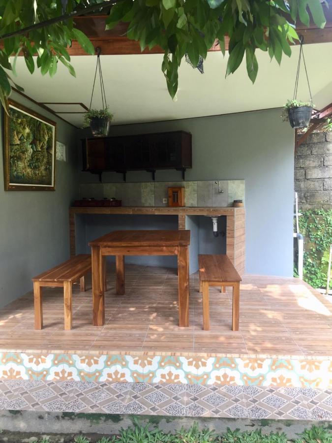 Raditya Homestay Mambat エクステリア 写真