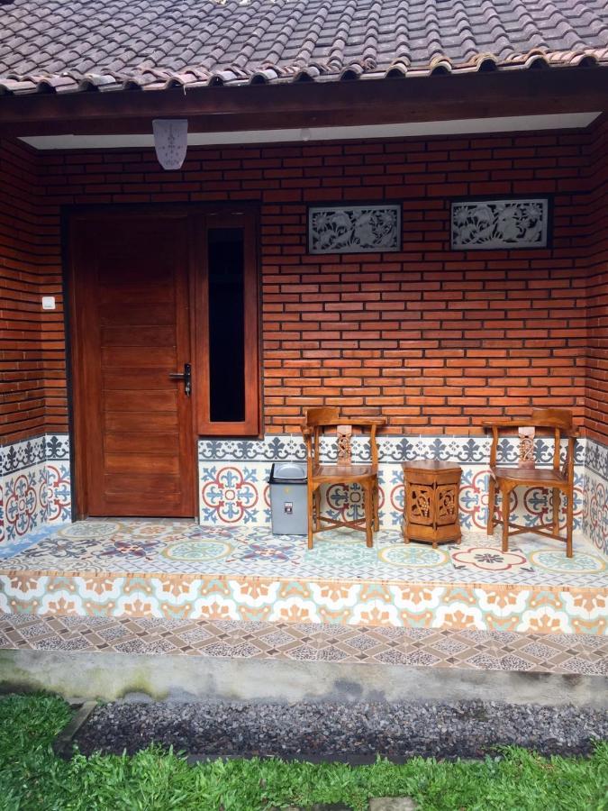 Raditya Homestay Mambat エクステリア 写真