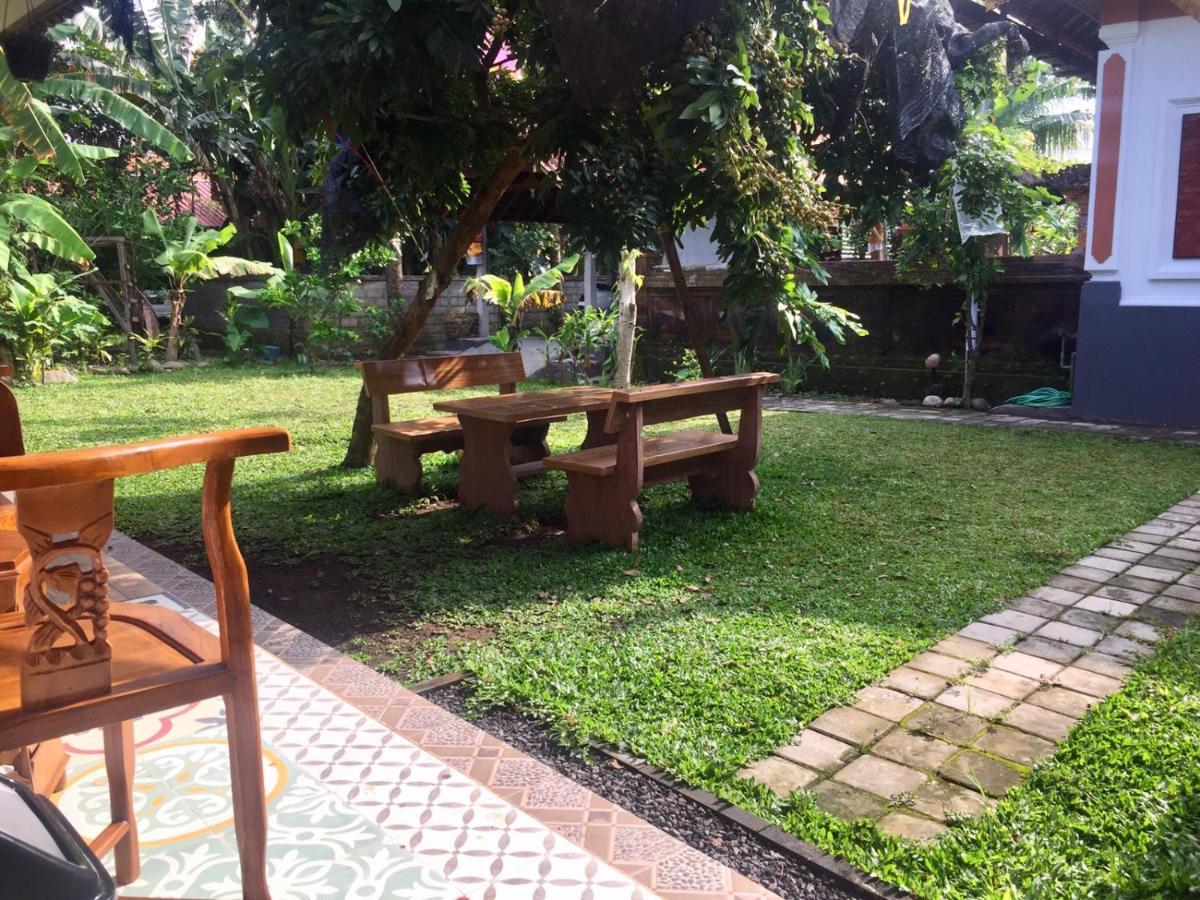 Raditya Homestay Mambat エクステリア 写真