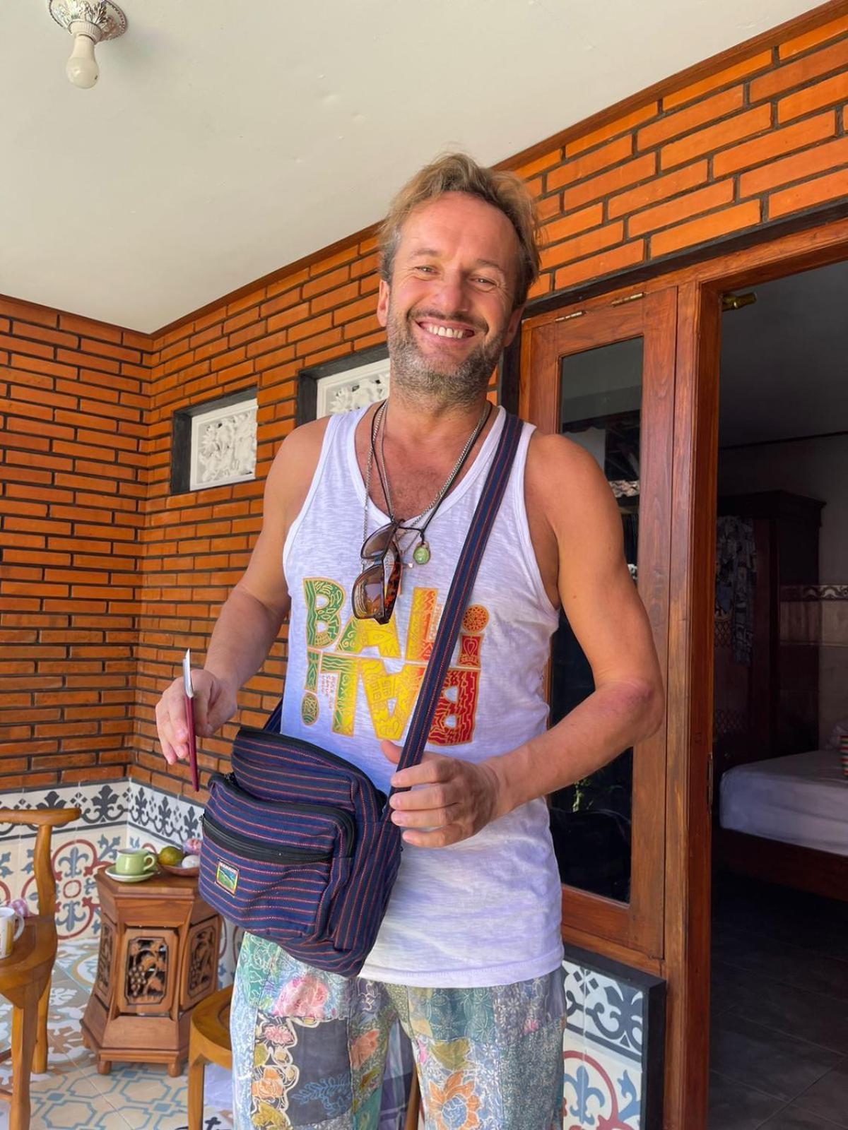 Raditya Homestay Mambat エクステリア 写真