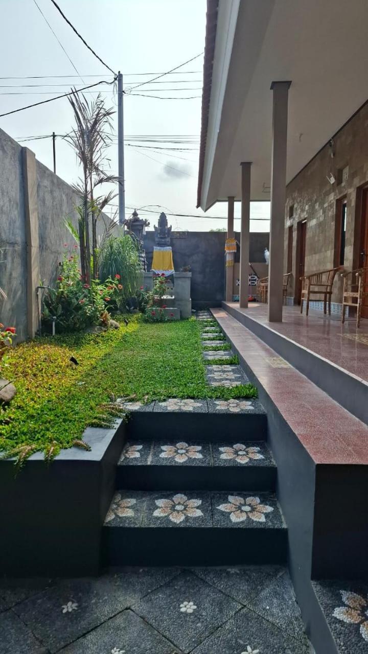 Raditya Homestay Mambat エクステリア 写真